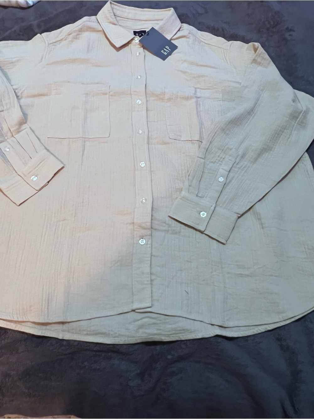 NWT GAP Women’s Long Sleeve Button-Up Shirt in Light Beige